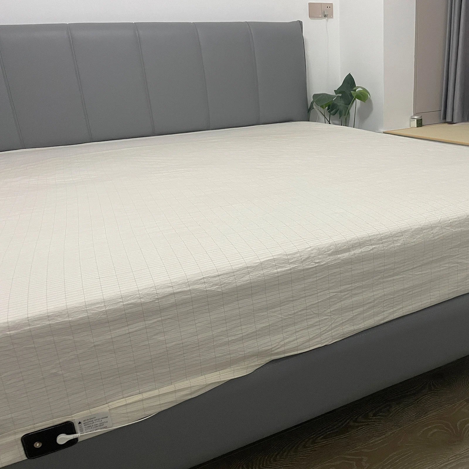 Ecovare stretch-fit bed sheets on a queen bed
