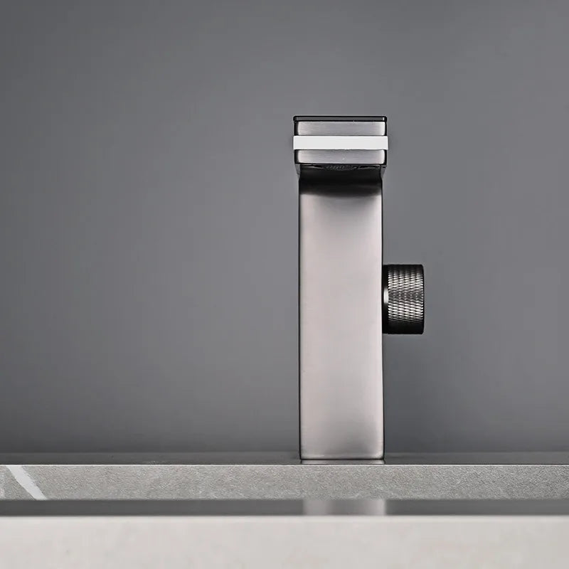Ecovare™ LED Faucet – Temperature-Sensitive Light